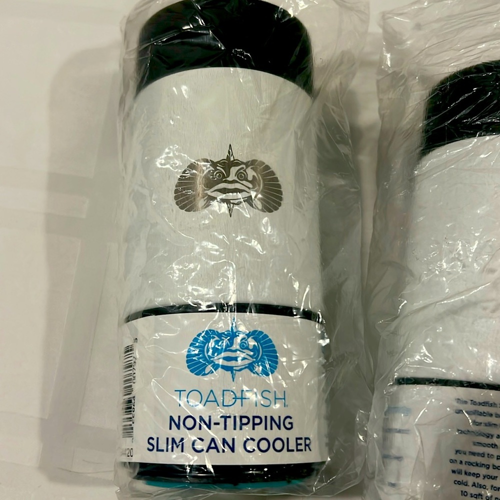 Toadfish non tipping boating slim can cooler new in plastic sleeves